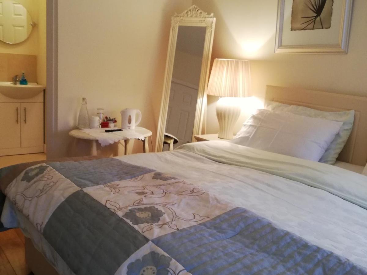 The Vee Guest Accommodation Уотърфорд Екстериор снимка