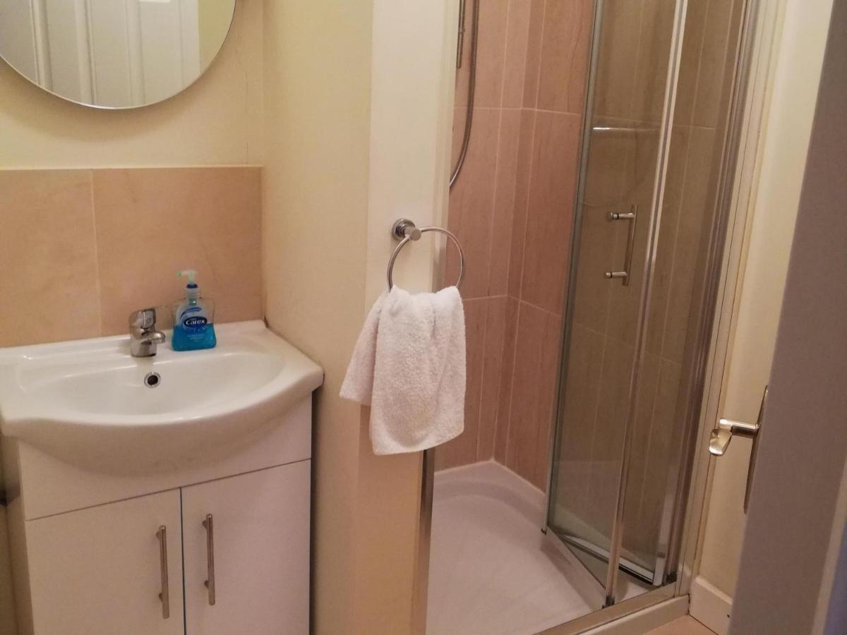 The Vee Guest Accommodation Уотърфорд Екстериор снимка